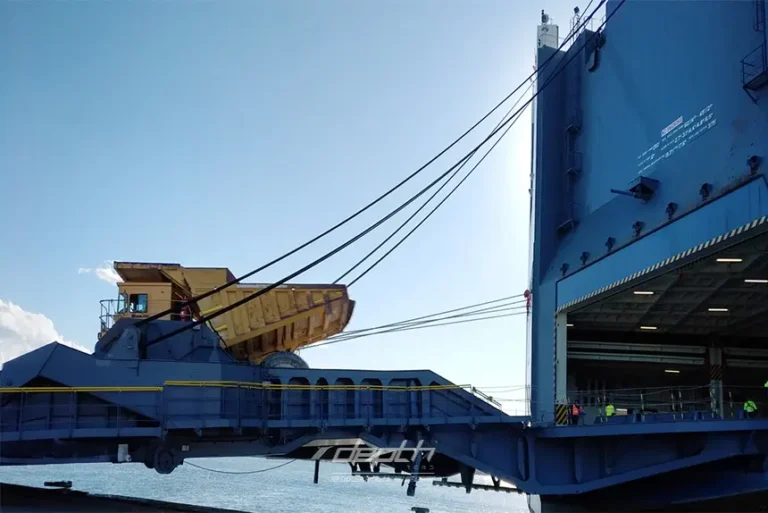 Mining Truck Easily Driven Off the Ramp
